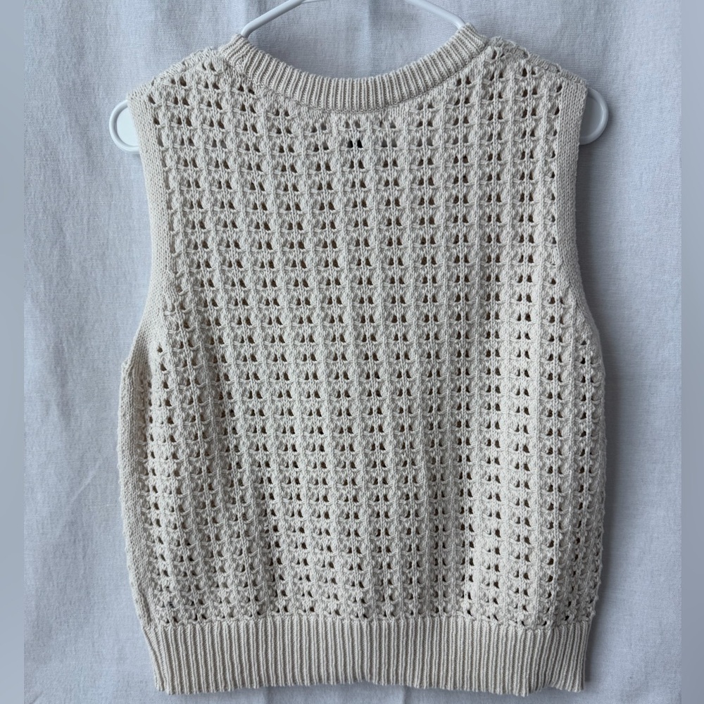 Universal Thread Women’s Openwork Sweater Vest Si… - image 3